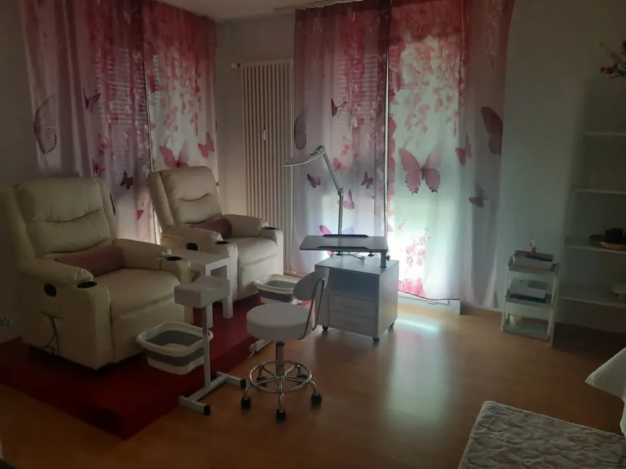 Pedikűr kezelőhely kényelmes relaxfotelekkel és lábfürdővel a Réka Pediküre szalonban, Arbon