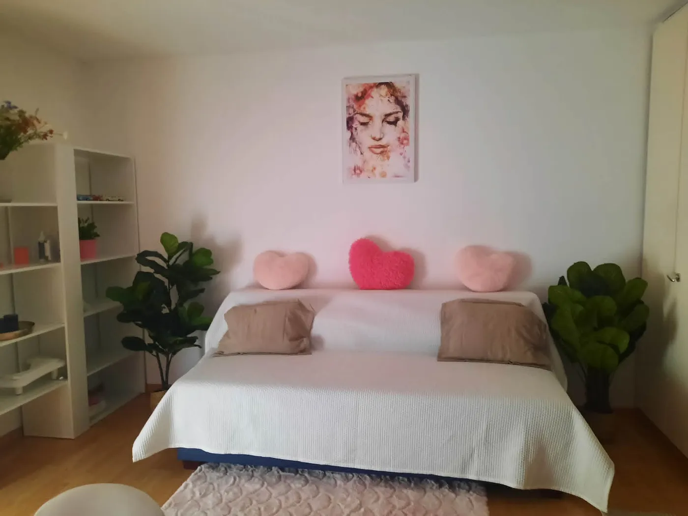 Nyugodt pihenősarok puha párnákkal a Réka Pediküre szalonban, Arbon
